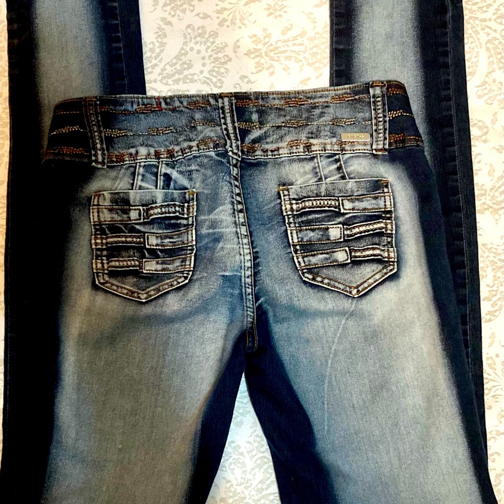 GOGO STAR SKINNY LEG STRETCH JEANS.